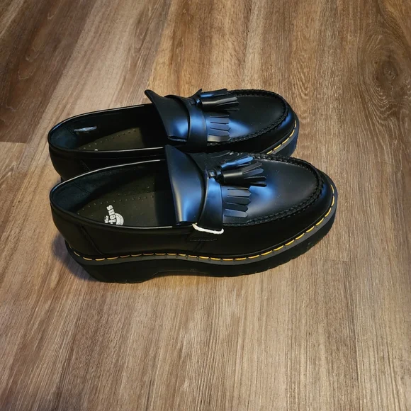 Dr. Martens Adrian Tassel Loafer Black Smooth Leather Men's Size 10 | Unisex - Picture 2 of 4